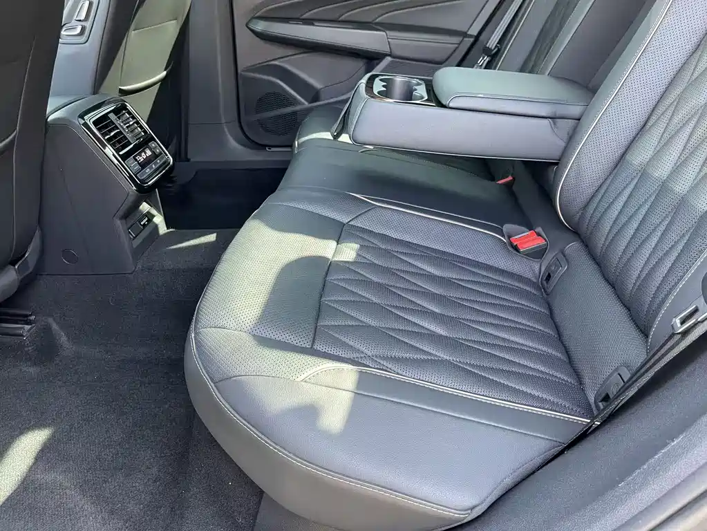 Volkswagen Passat — фото 24