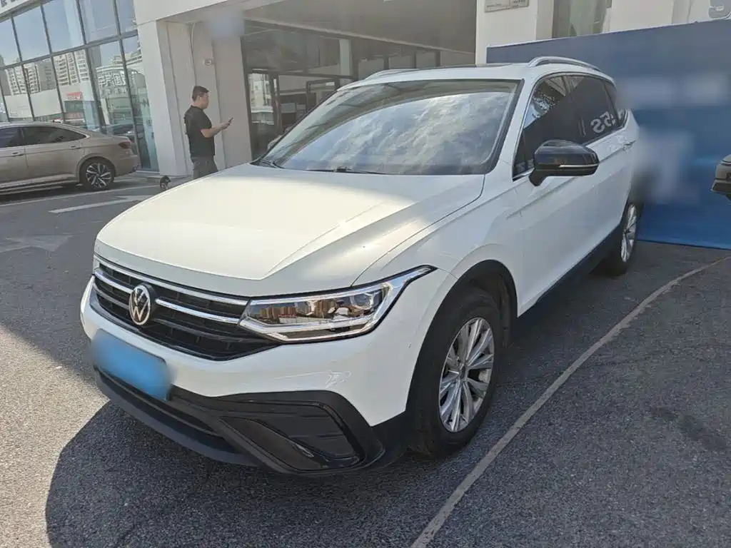 Volkswagen Tiguan L — фото 2