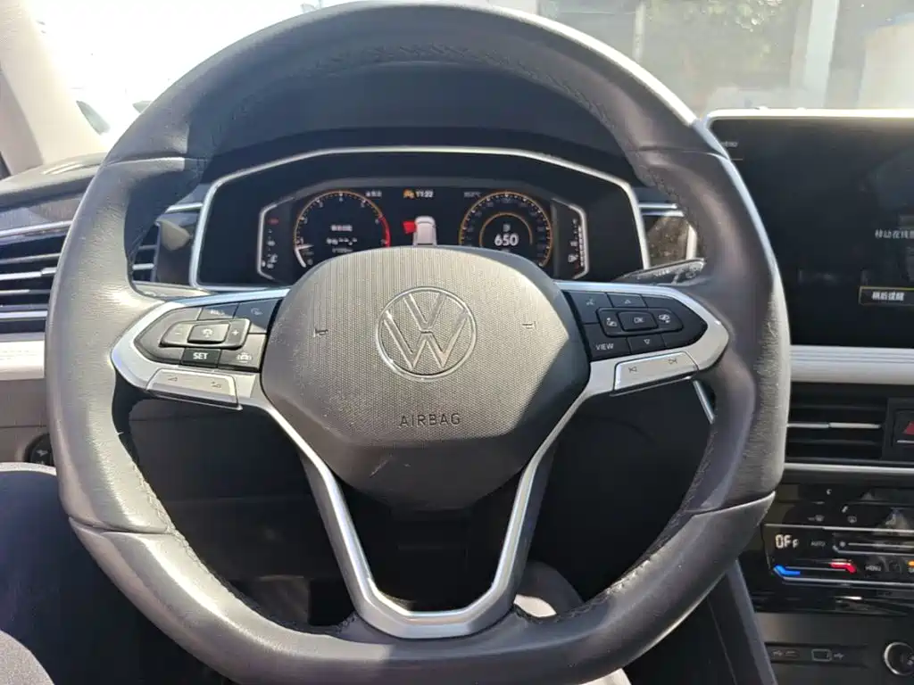 Volkswagen Tiguan L — фото 11