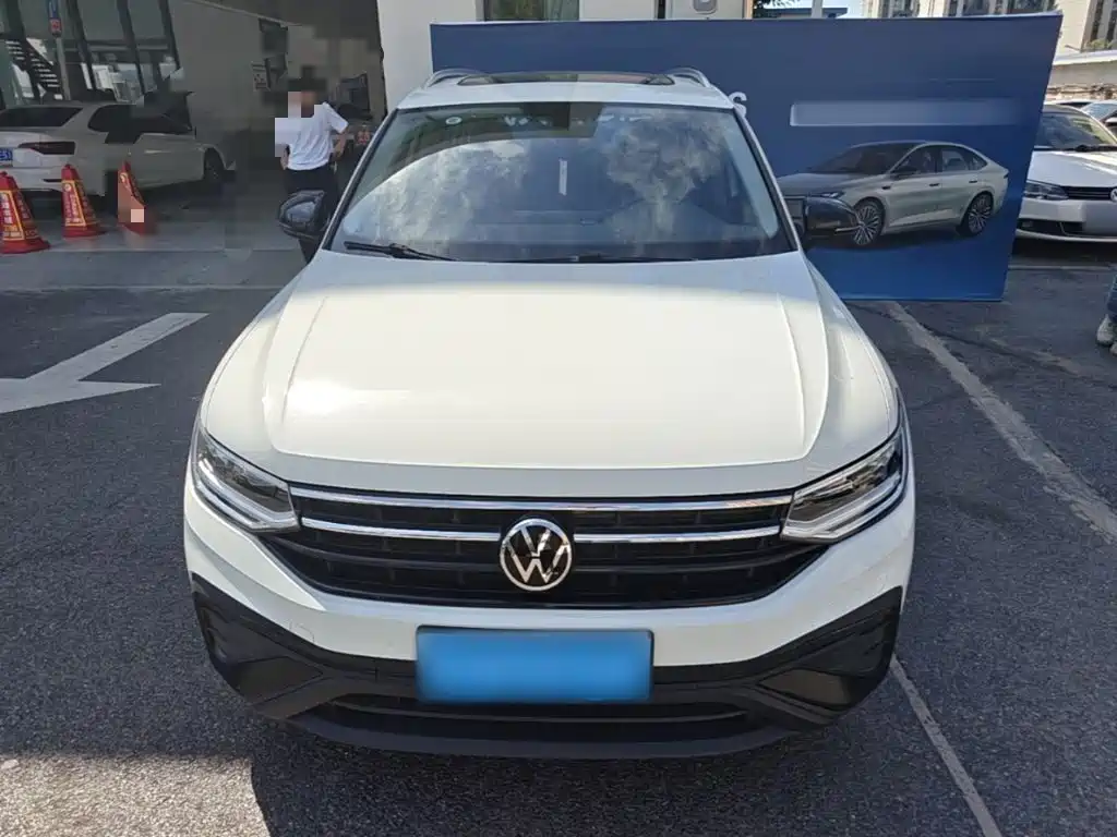 Volkswagen Tiguan L — фото 3