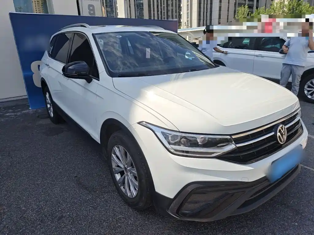 Volkswagen Tiguan L — фото 4