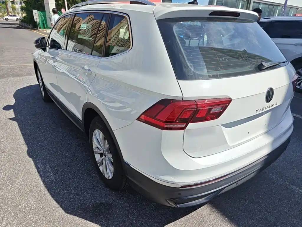 Volkswagen Tiguan L — фото 5