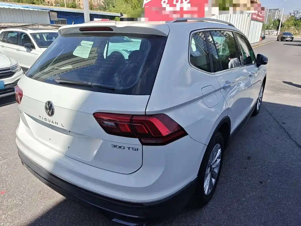 Volkswagen Tiguan L — фото 7