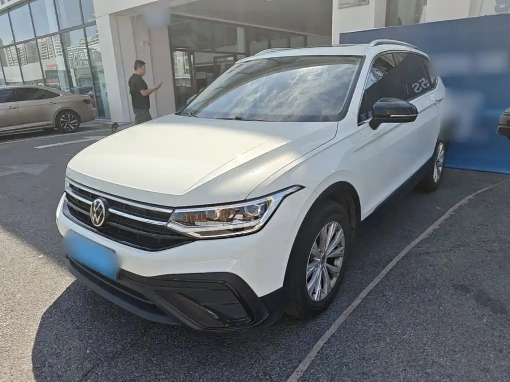 Volkswagen Tiguan L — фото 2