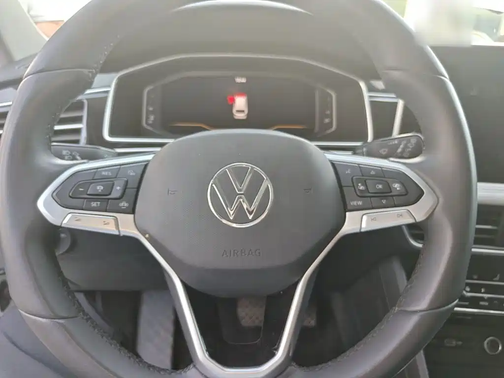 Volkswagen Tiguan L — фото 11