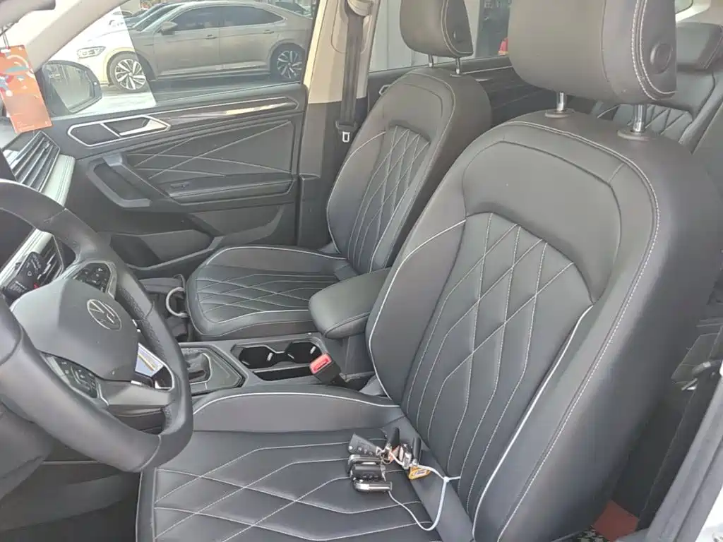 Volkswagen Tiguan L — фото 15