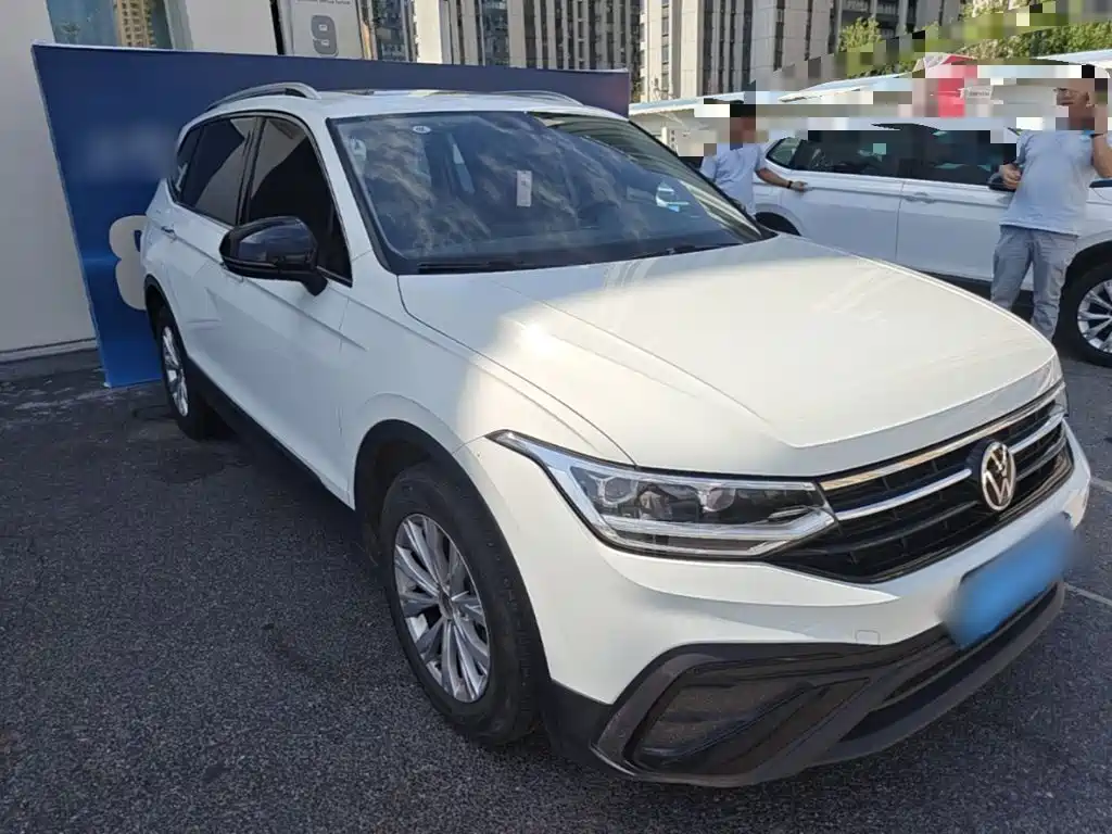 Volkswagen Tiguan L — фото 4