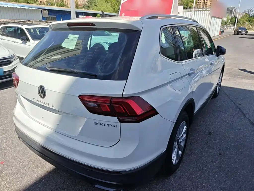 Volkswagen Tiguan L — фото 7