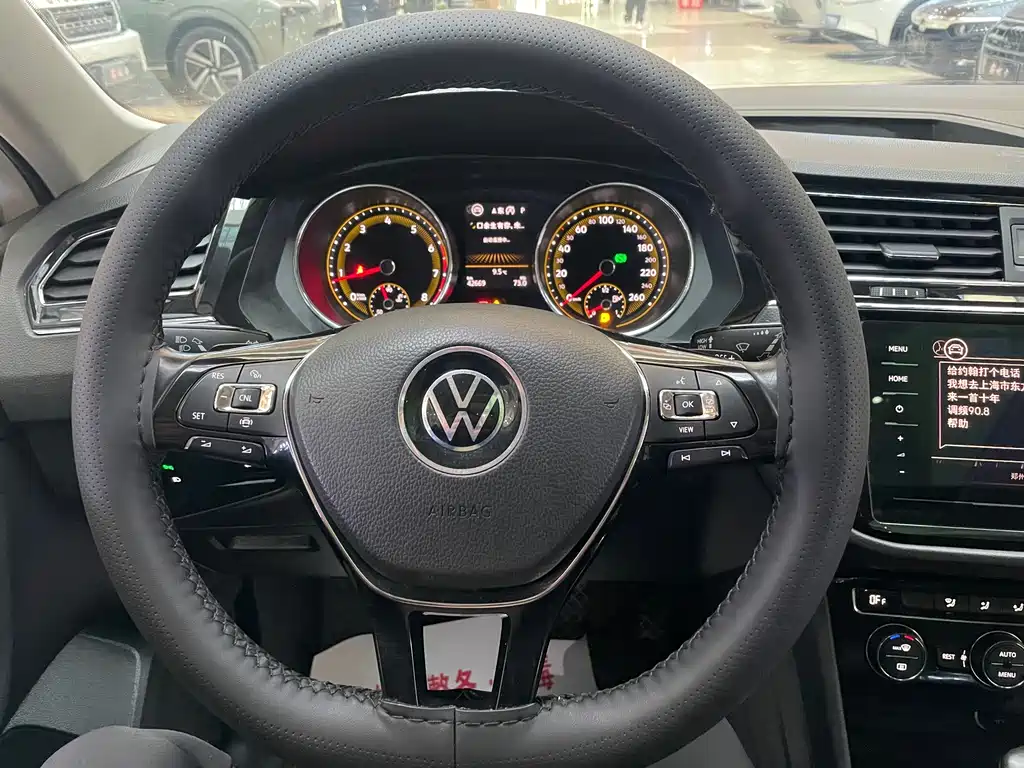 Volkswagen Tiguan L — фото 18