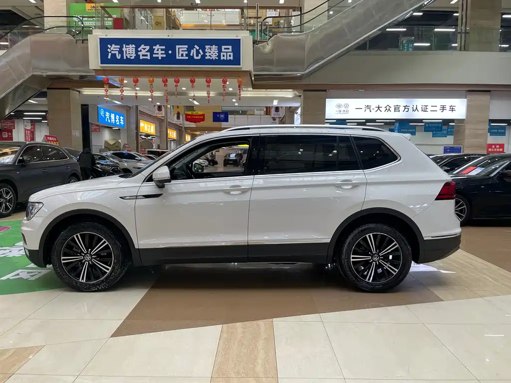 Volkswagen Tiguan L — фото 4