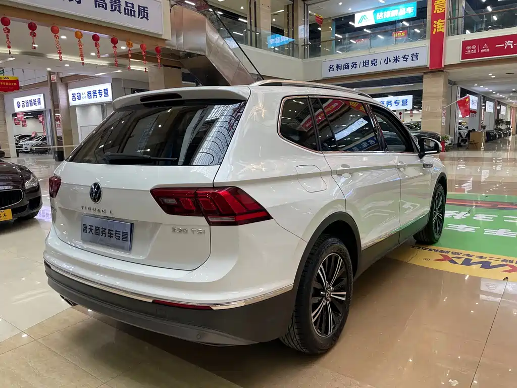 Volkswagen Tiguan L — фото 7