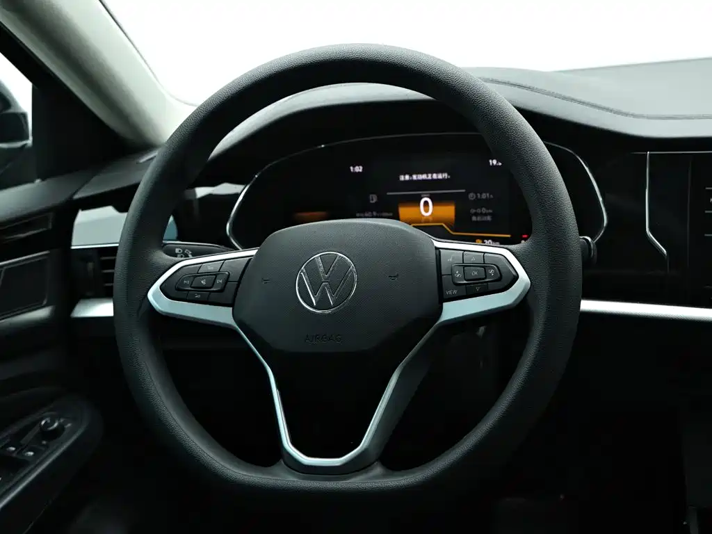 Volkswagen Passat — фото 14