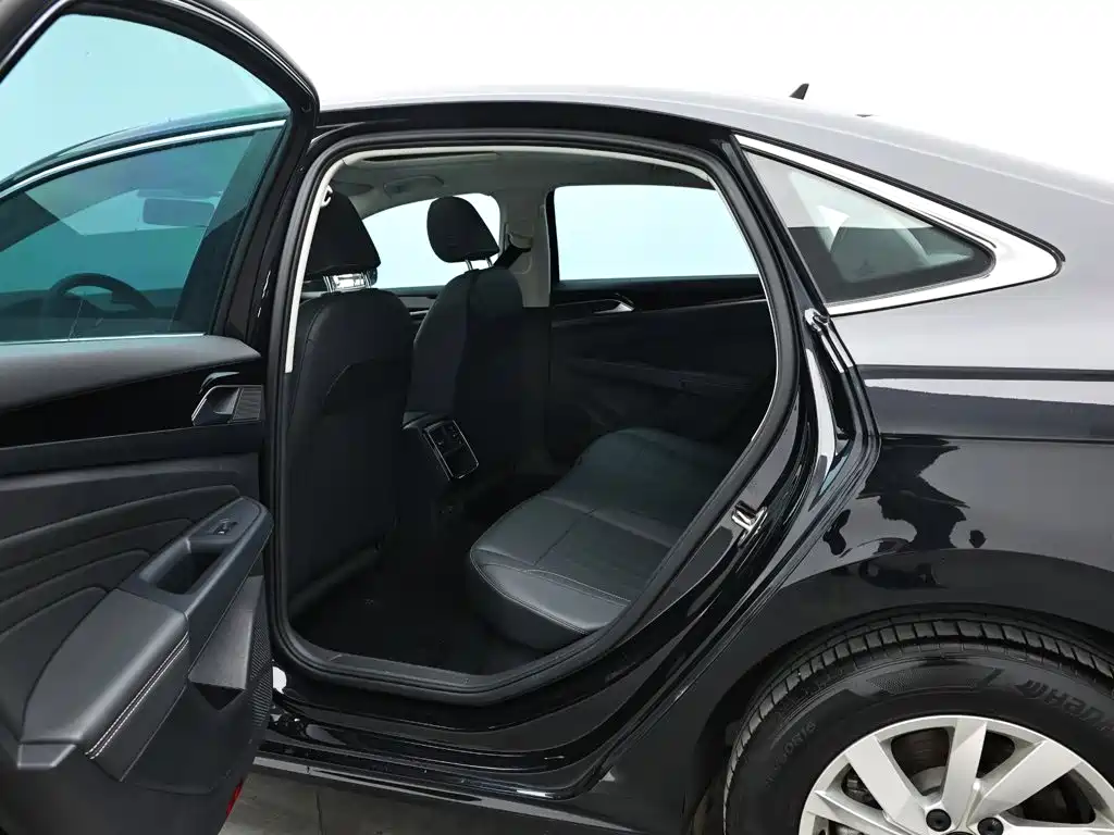 Volkswagen Passat — фото 15