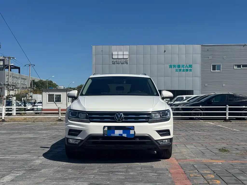 Volkswagen Tiguan L — фото 2