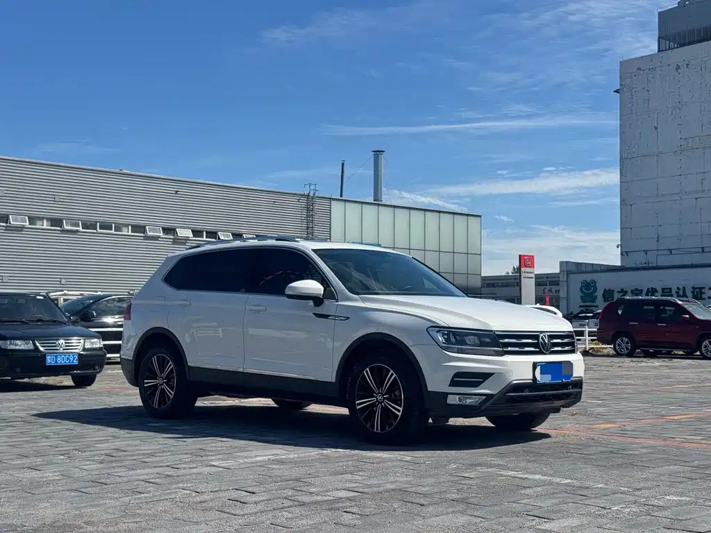 Volkswagen Tiguan L — фото 3