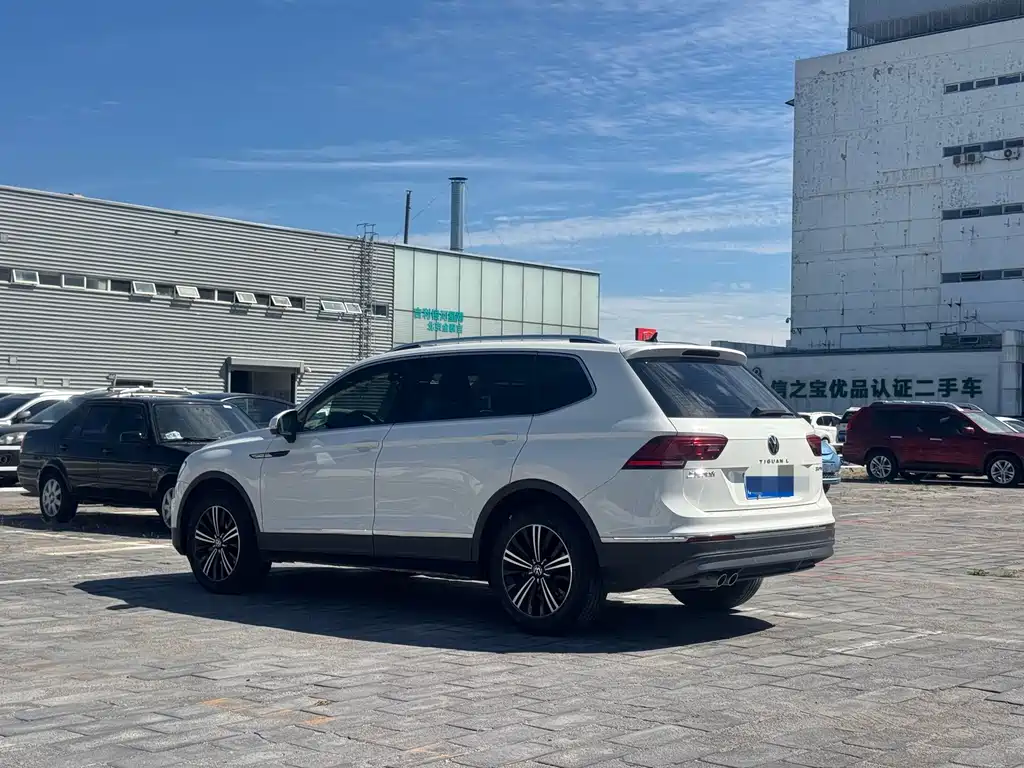 Volkswagen Tiguan L — фото 5