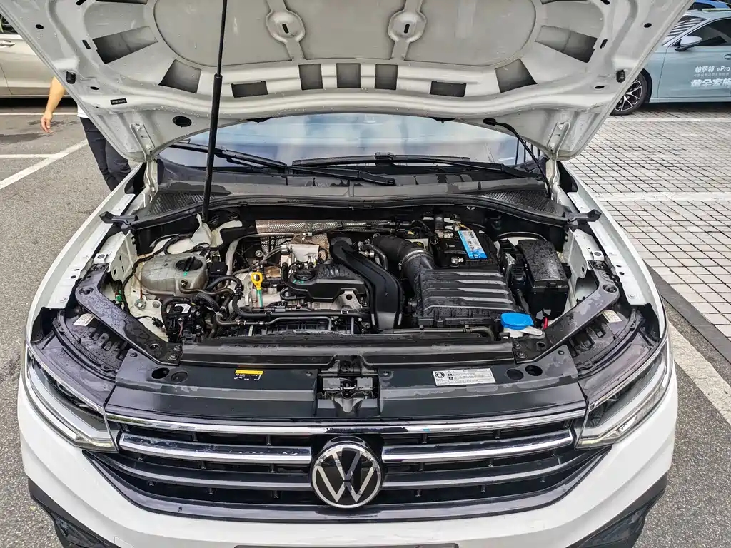 Volkswagen Tiguan L — фото 17
