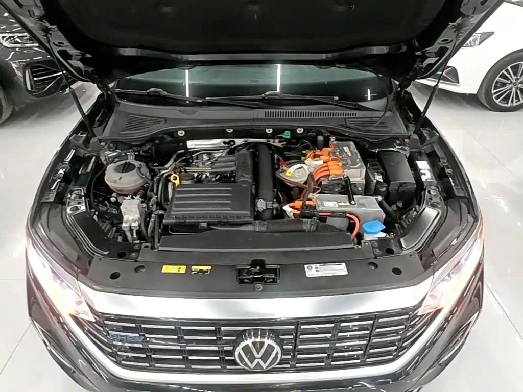 Volkswagen Passat PHEV — фото 20