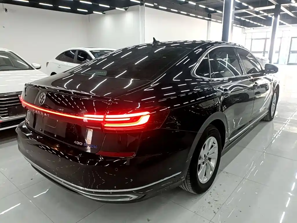 Volkswagen Passat PHEV — фото 7
