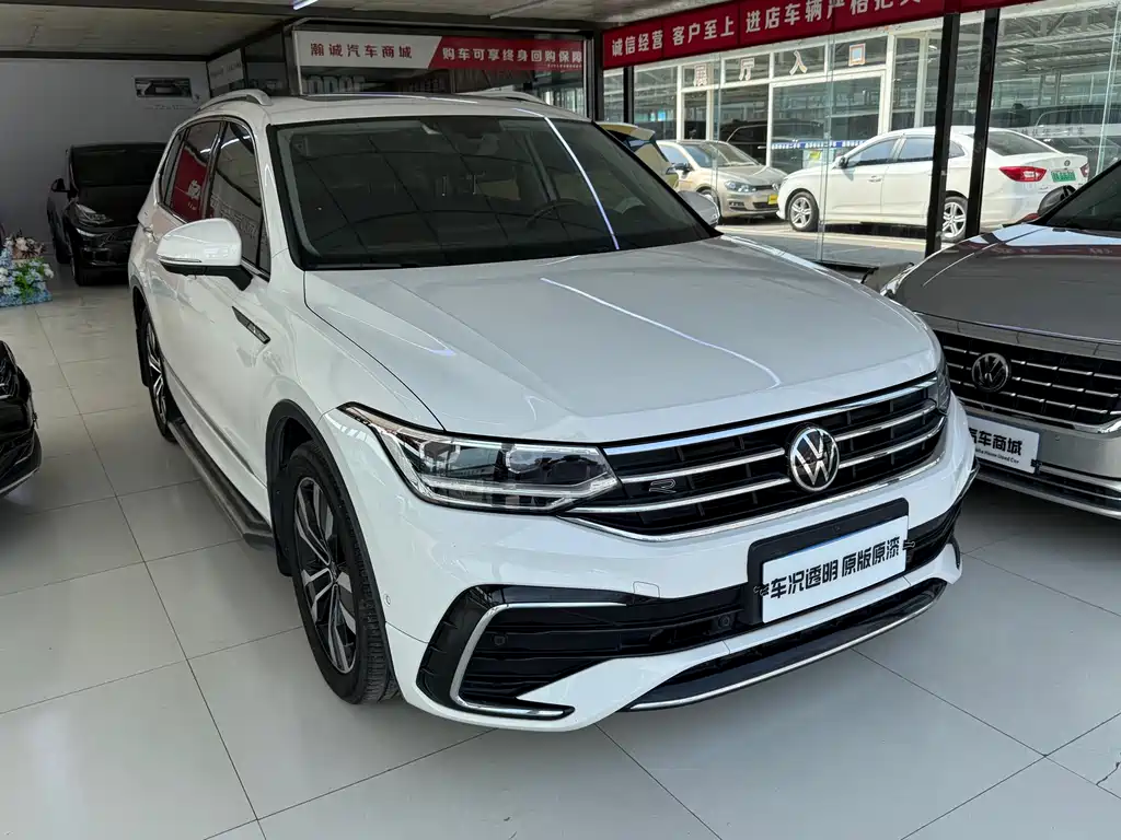 Volkswagen Tiguan L — фото 3