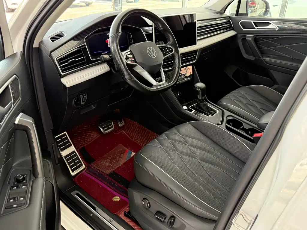 Volkswagen Tiguan L — фото 4