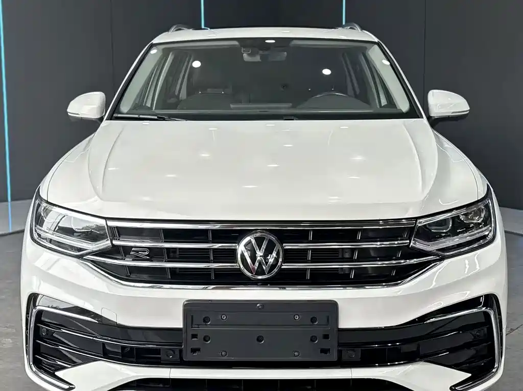 Volkswagen Tiguan L — фото 2