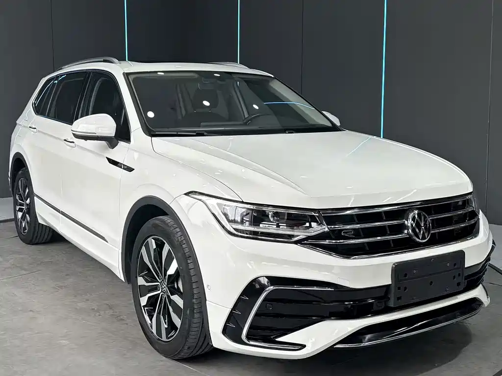 Volkswagen Tiguan L — фото 3