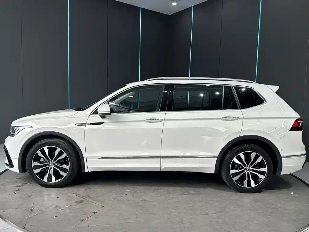Volkswagen Tiguan L — фото 4