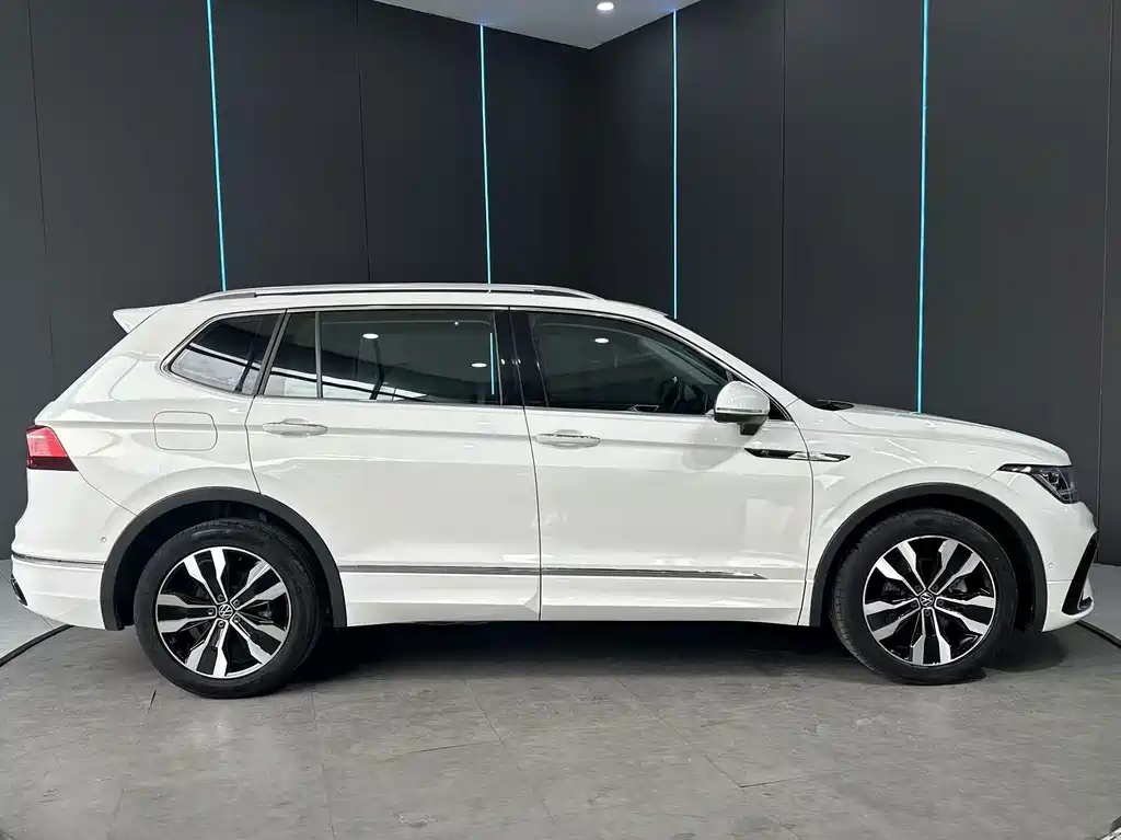 Volkswagen Tiguan L — фото 5