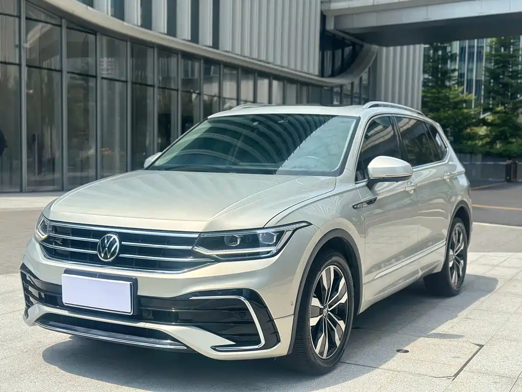 Volkswagen Tiguan L — фото 3