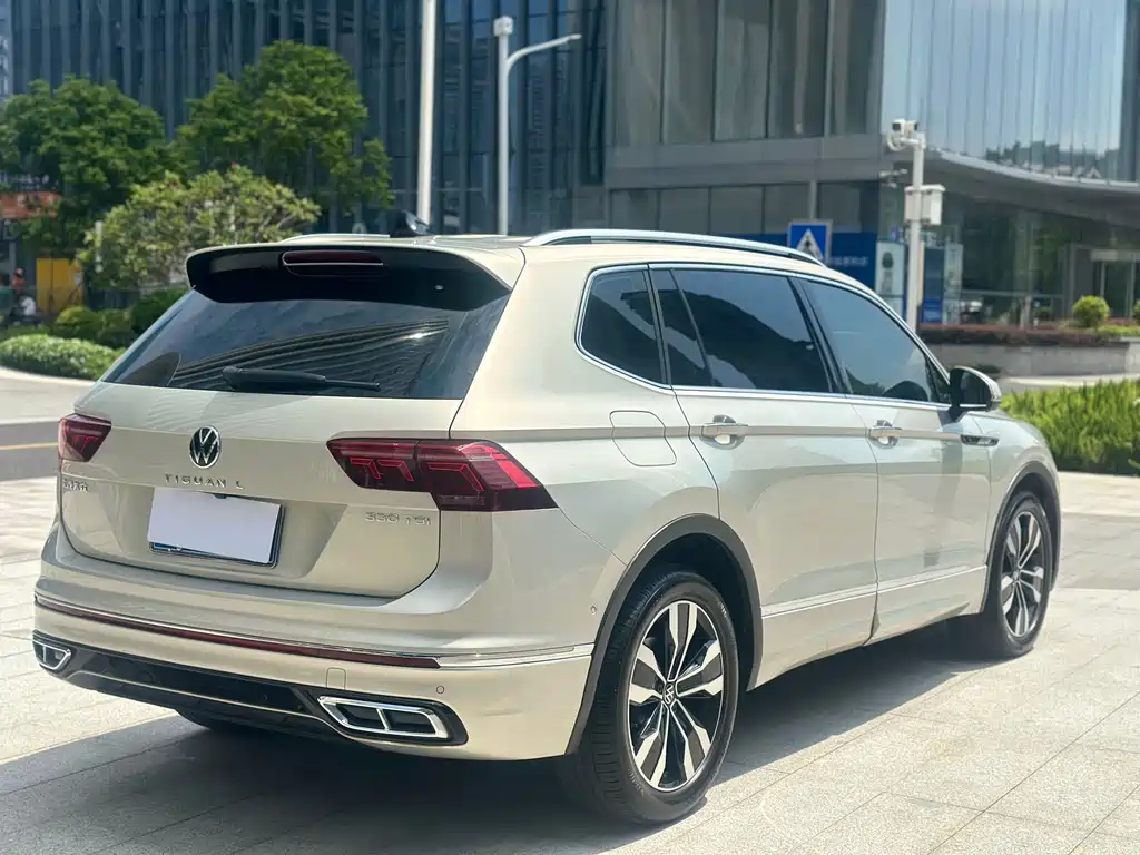 Volkswagen Tiguan L — фото 6