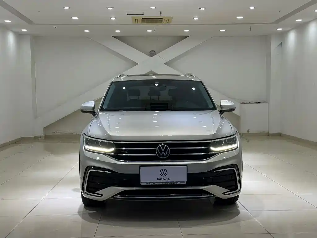 Volkswagen Tiguan L — фото 2