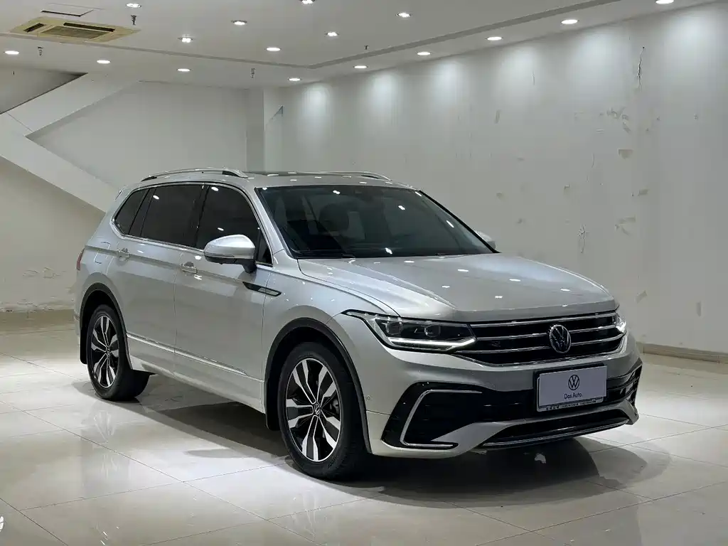 Volkswagen Tiguan L — фото 3