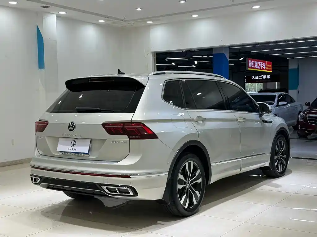 Volkswagen Tiguan L — фото 7
