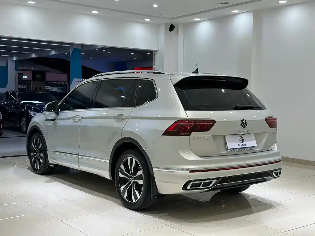 Volkswagen Tiguan L — фото 9