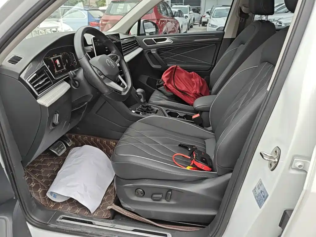 Volkswagen Tiguan L — фото 15