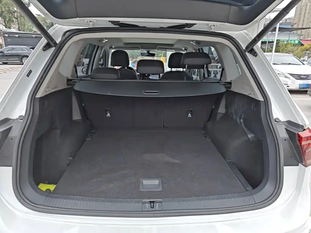 Volkswagen Tiguan L — фото 19