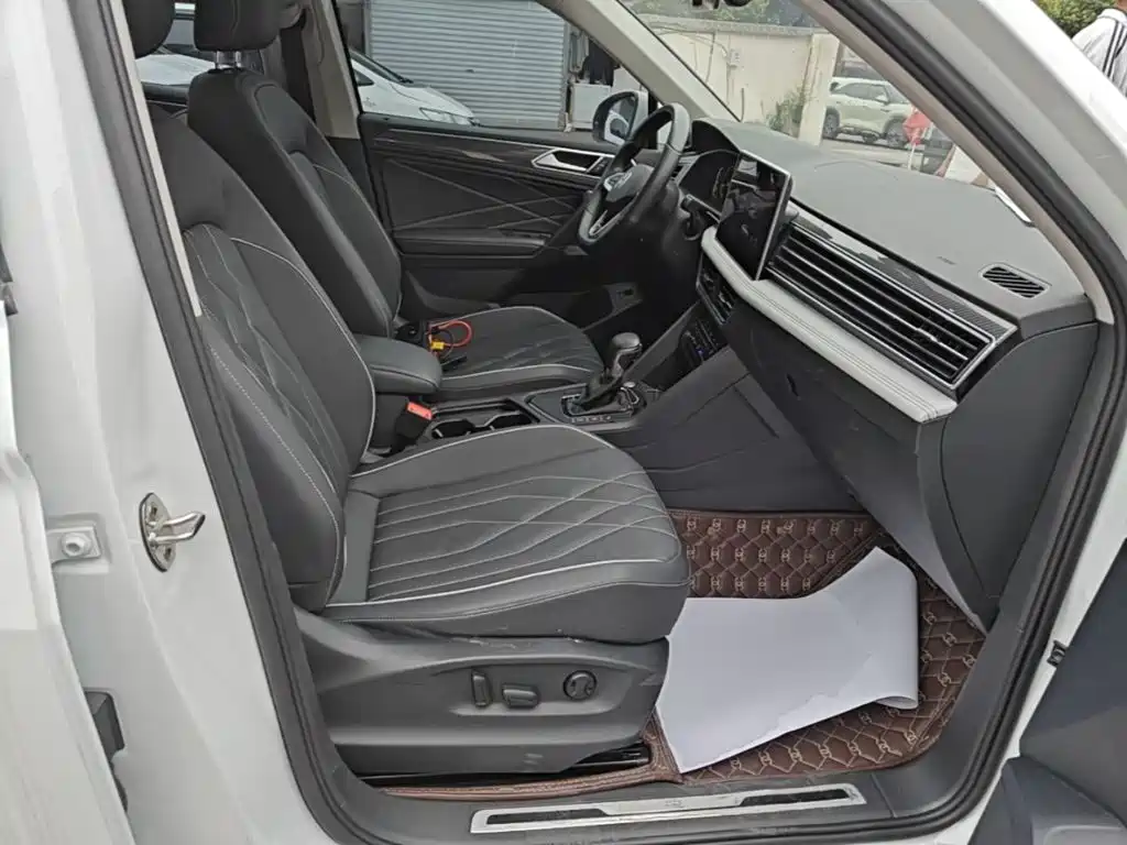 Volkswagen Tiguan L — фото 25