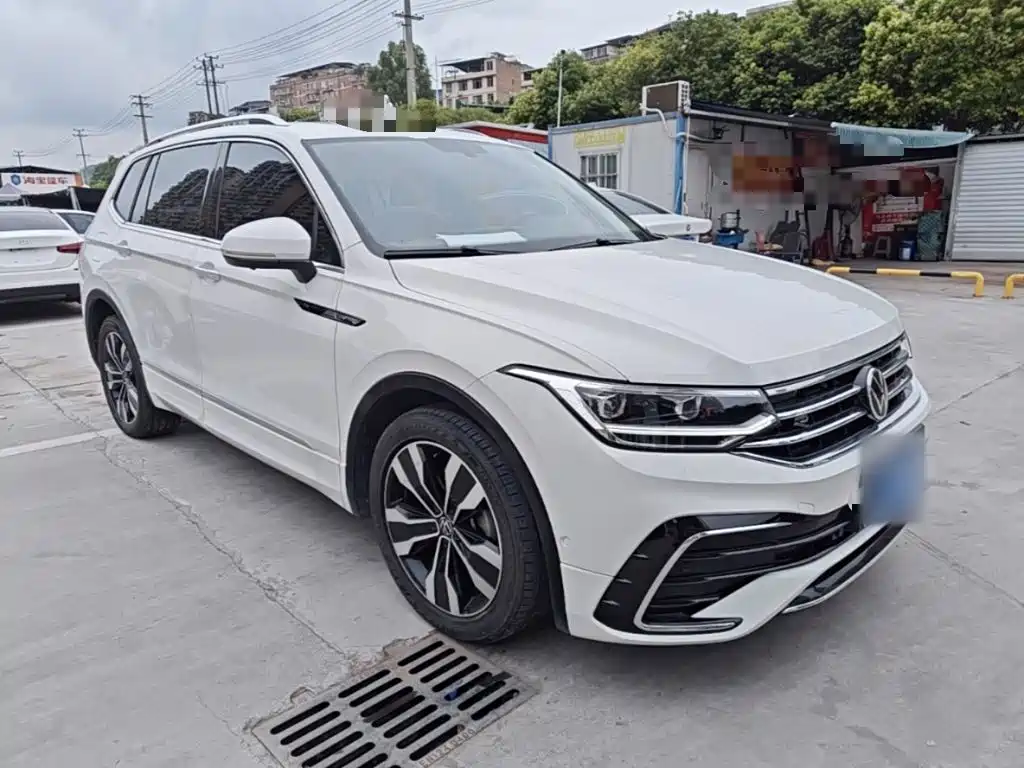 Volkswagen Tiguan L — фото 4