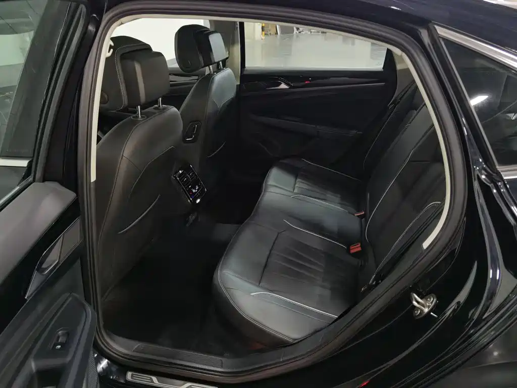 Volkswagen Passat — фото 15