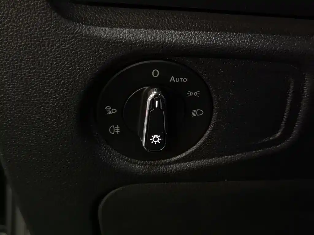 Volkswagen Passat — фото 21