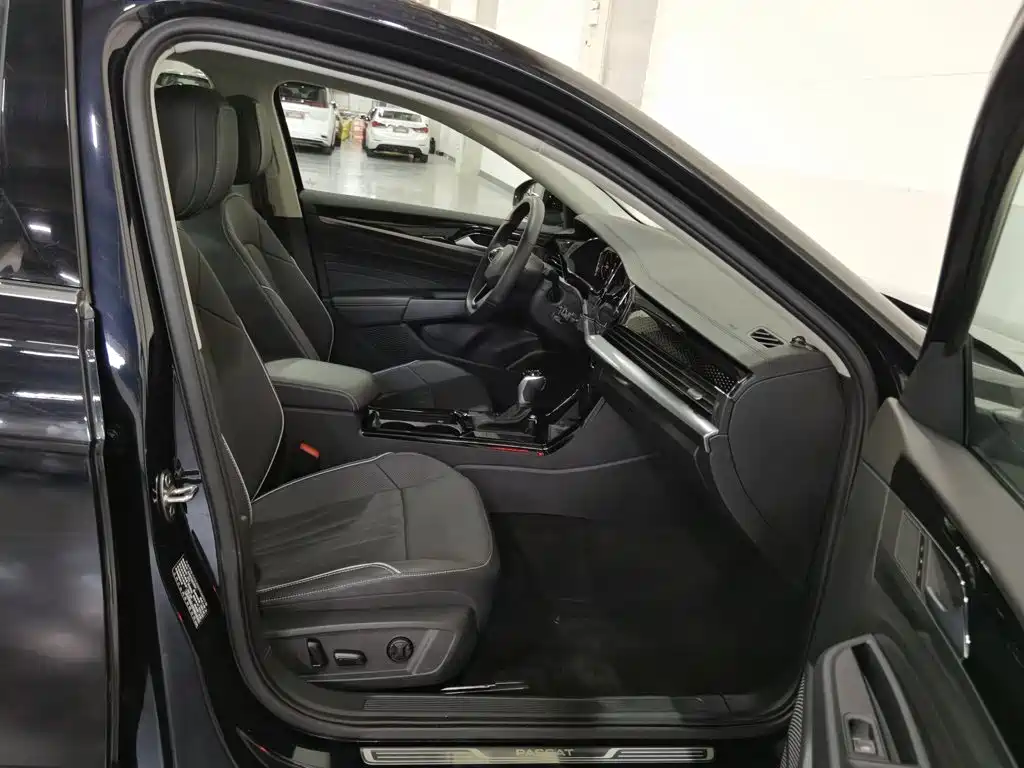 Volkswagen Passat — фото 23