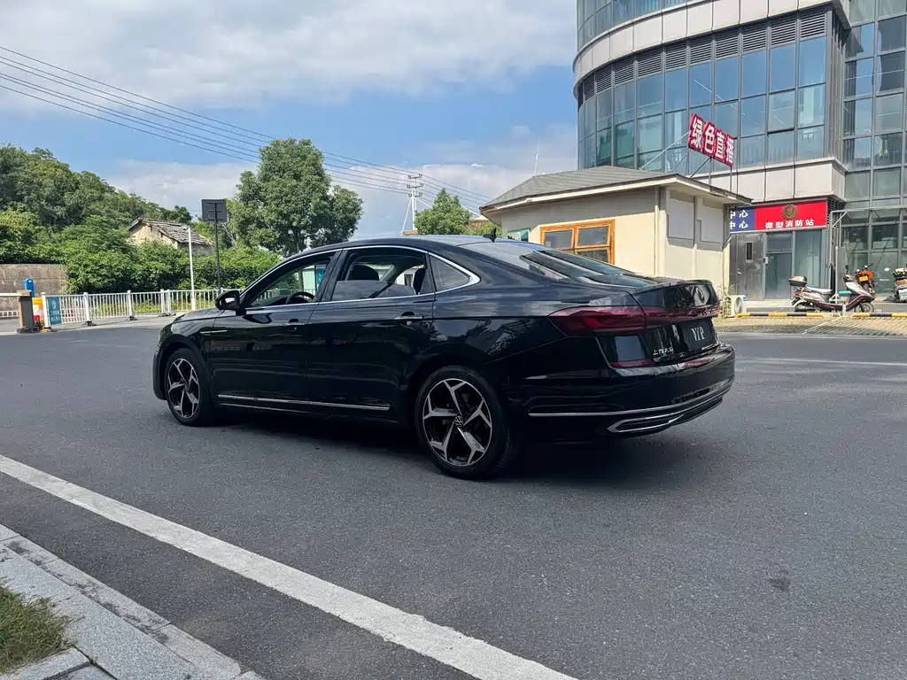 Volkswagen Passat — фото 8
