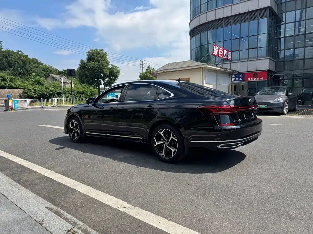 Volkswagen Passat — фото 7