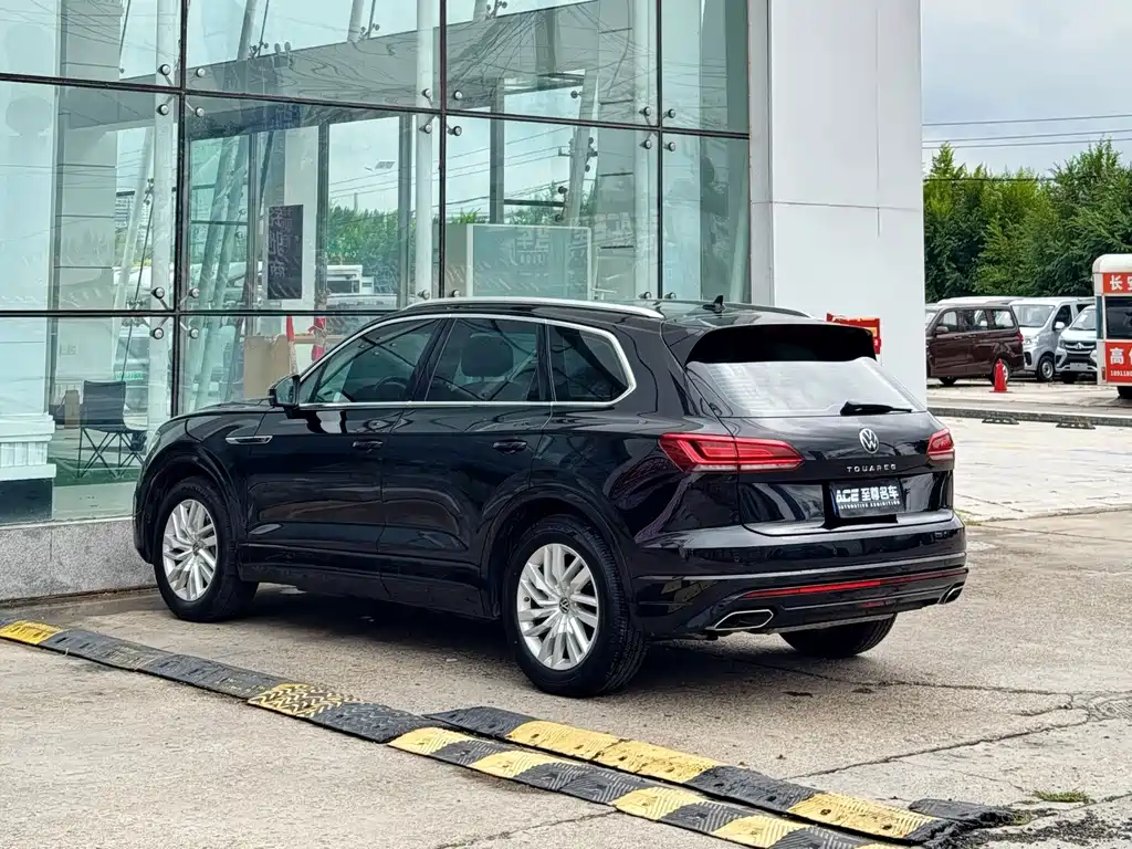 Volkswagen Touareg — фото 6