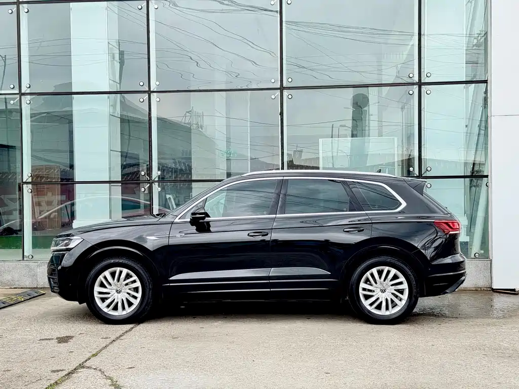 Volkswagen Touareg — фото 8