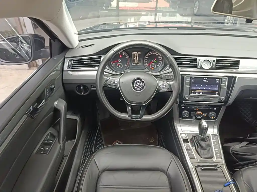 Volkswagen Passat — фото 11
