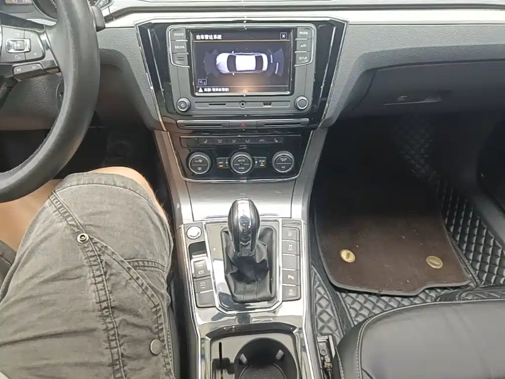 Volkswagen Passat — фото 14