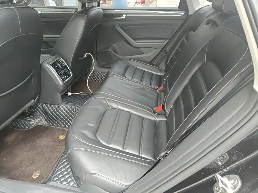 Volkswagen Passat — фото 17