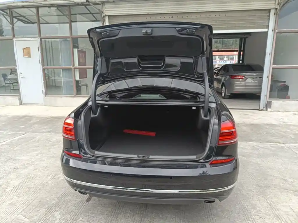 Volkswagen Passat — фото 19